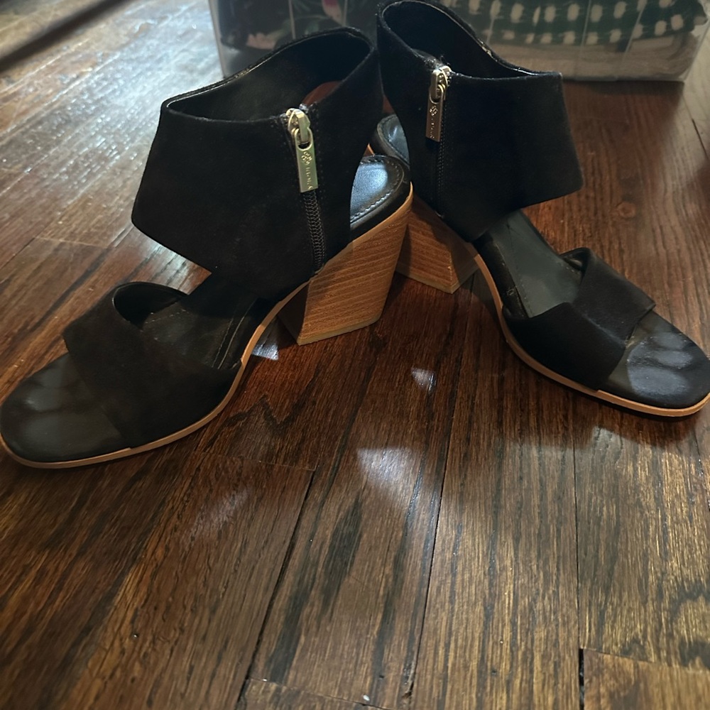 Isola sandals